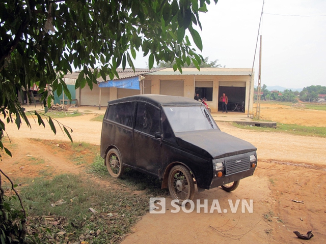 Hiện tại, anh Sơn chỉ dùng chiếc xe này để đưa đón đứa con 3 tuổi đi học cách nhà khoảng 3km trong đường làng.