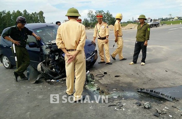 Ngay sau khi vụ tai nạn xảy ra, công an huyện Hưng Nguyên đã có mặt tại hiện trường để điều tra làm rõ vụ việc.