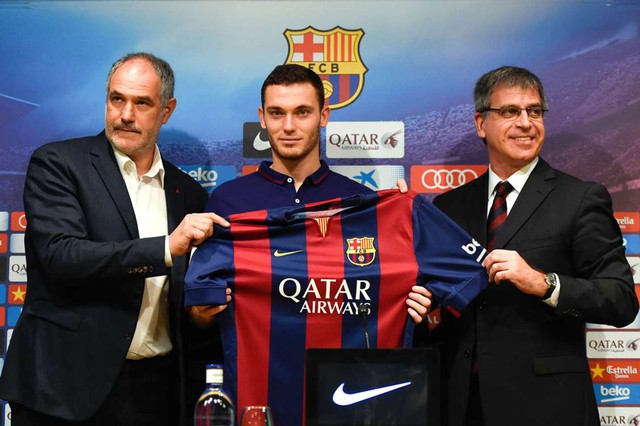 Barca mua hớ Vermaelen?