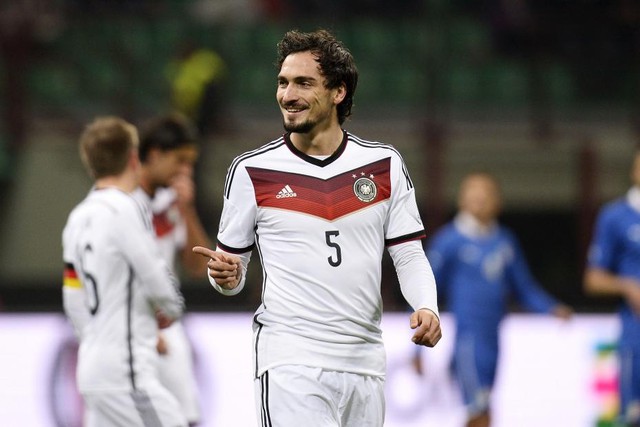 Hummels vẫn ở rất xa Old Trafford