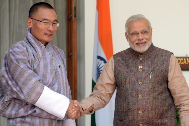 Thủ tướng Ấn Độ Narendra Modi (phải) và Thủ tướng Bhutan Tshering Tobgay tại thủ đô New Delhi, tháng 5/2014.