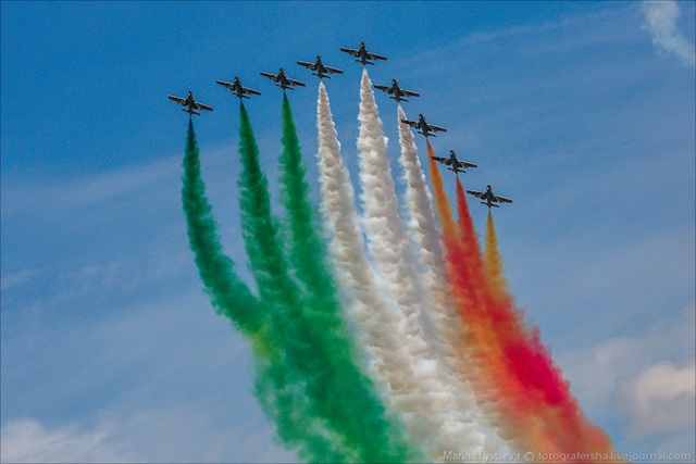 Phi đội nhào lộn Frecce Tricolori của Ý.
