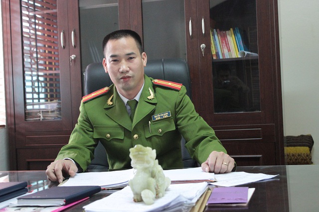 Thiếu tá Nguyễn Văn Giang, Phó trưởng phòng cơ quan cảnh sát điều tra công an huyện Yên Mỹ trao đổi với pv