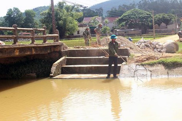 Kênh nước nơi chị Quế phát hiện thi thể trôi lập lờ trên nước.