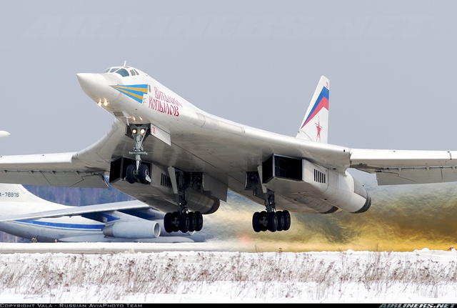 Oanh tạc cơ chiến lược Tu-160 của Không quân Nga.