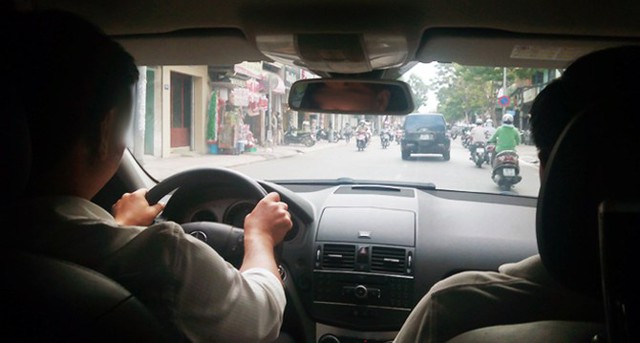 Phóng viên trải nghiệm Uber cùng lái xeT.