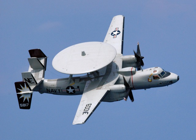 Máy bay cảnh báo sớm E-2C của Hải quân Mỹ.