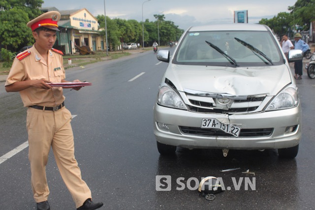 Cơ quan công an TP Vinh đang điều tra làm rõ nguyên nhân vụ tai nạn.