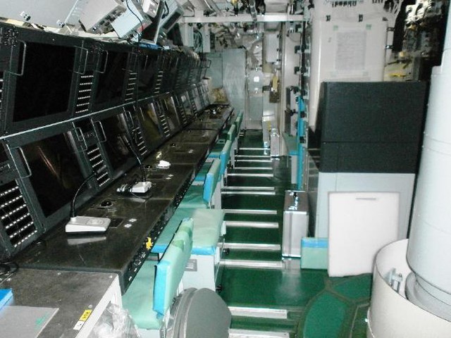 
Tàu ngầm Jinryu, chiếc thứ 7 lớp Soryu đã nhận lệnh trở về khi đang trong quá trình thử nghiệm trên biển để quan khách tới tham quan. Soryu là lớp tàu ngầm được đánh giá mạnh nhất, hiện đại nhất của Lực lượng Phòng vệ biển Nhật Bản (JMSDF) hiện nay.
