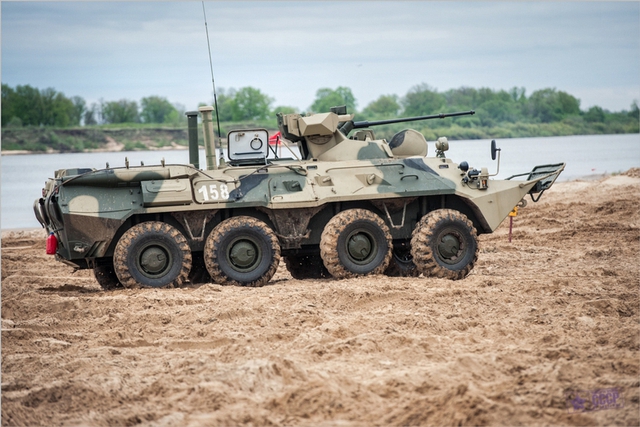 BTR-82A có chiều dài 7,65m, rộng 2,9m và cao 2,6m. Toàn xe có khối lượng 15.400kg và có thể chứa được 10 lính (bao gồm kíp xe 3 người và 7 lính). Cabin xe được trang bị với ghế ngồi mới và hệ thống điều hòa không khí.