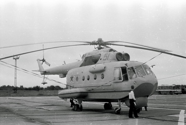 Ý tưởng về việc sử dụng trực thăng để săn ngầm ban đầu không phải của Liên Xô. Mỹ đã sử dụng trực thăng Sikorsky R-4 để tuần tra vùng biển của mình và Đức cũng sử dụng trực thăng hạng nhẹ Fl 282 cho mục đích tương tự.