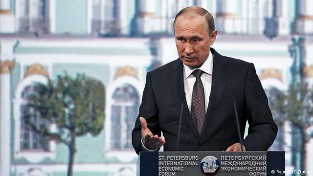 Ông Putin phát biểu tại Diễn đàn Kinh tế Quốc tế St. Petersburg hôm 19/6. Ảnh: Reuters