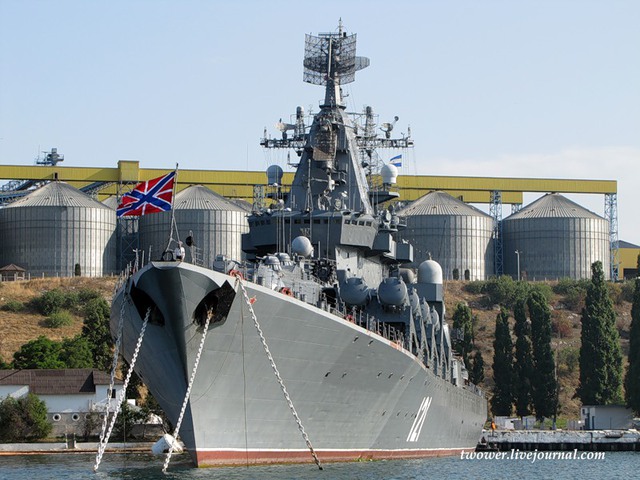 
Tuần dương hạm Moscow.
