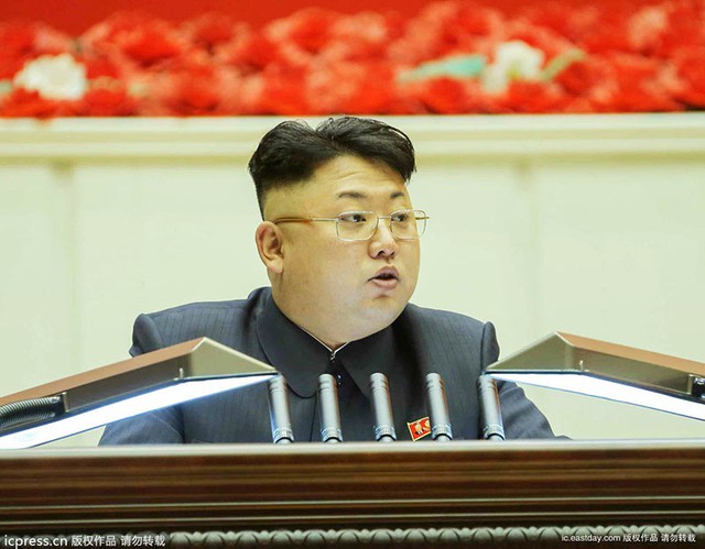 Kim Jong-un đeo kính chủ trì Đại hội của đảng Lao động Triều Tiên hôm 26/6/2014.