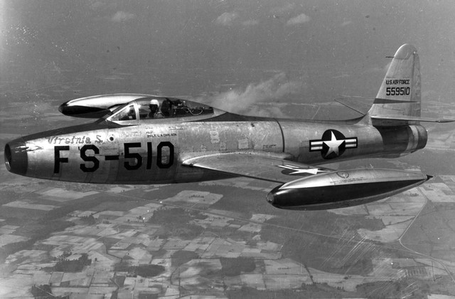 
F-84 Thunderjet có biệt danh “Groundhog”
