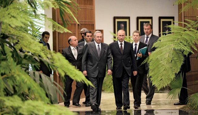 Tổng thống Putin và Thủ tướng Castro trong chuyến thăm cấp nhà nước của Nga tới Cuba hồi tháng 7/2014. Ảnh: Reuters