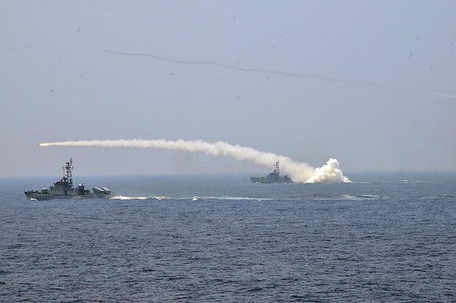 Tàu tên lửa tấn công nhanh Type 037 do Trung Quốc chế tạo có trong biên chế Hải quân Myanmar. Vũ khí mạnh nhất trên tàu là 4 tên lửa chống hạm C-802.