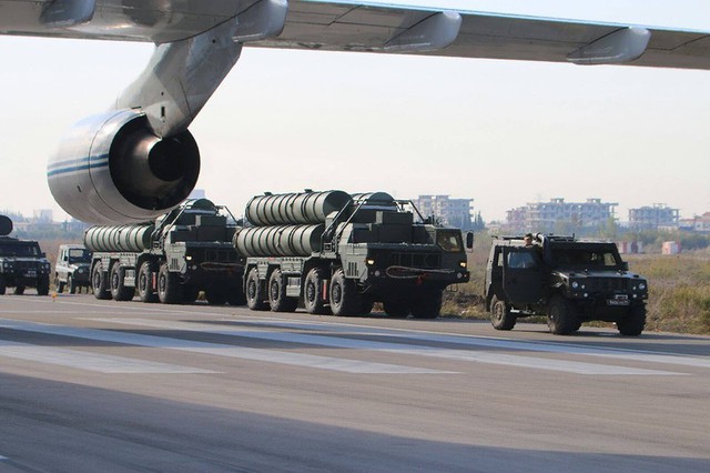 Hình ảnh hệ thống phòng không S-400 Nga vừa đưa đến Syria. Ảnh do BQP Nga công bố.