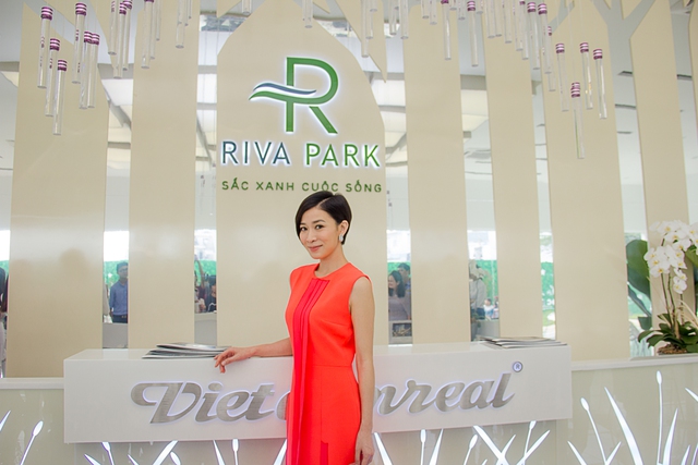 
Sau khi tham gia Lynk Fashion Show 2015, Xa Thi Mạn đã cùng diễn viên Lý Nhã Kỳ ghé thăm dự án Riva Park do Vietcomreal và Tiến Phát hợp tác đầu tư.
