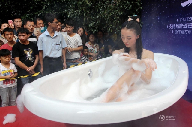 Tranh cãi về mặc bikini ở Đà Nẵng Người đi tắm họ muốn giữ nhân phẩm nữa  phải tôn trọng
