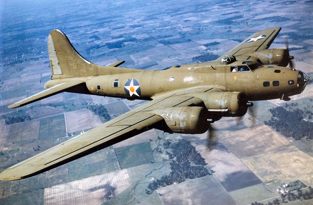 
Máy bay ném bom B-17 Flying Fortress
