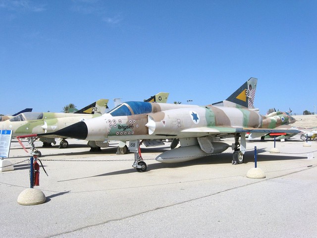 
Tiêm kích Mirage IIICJ trong bảo tàng Không quân Israel.
