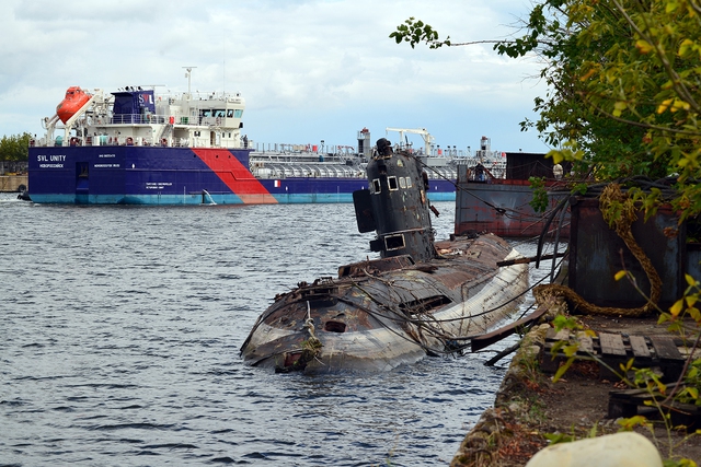 Chiếc tàu ngầm còn lại của Hải quân Ukraine mang số hiệu SS-330 hiện đang neo tại nhà máy đóng tàu Kherson trong điều kiện cực kỳ tồi tệ.