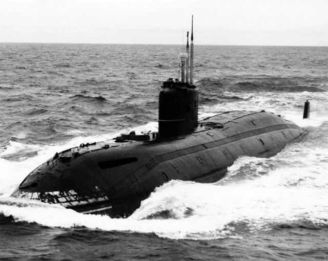 Đây vốn là tàu ngầm mang số hiệu SS-310 thuộc đề án 690 lớp Mullet, con tàu được đưa vào biên chế hạm đội Thái Bình Dương của Liên Xô vào năm 1977.