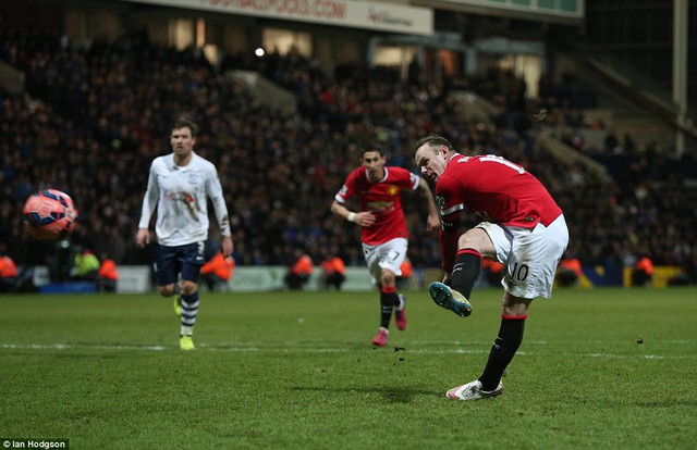 Rooney ghi bàn