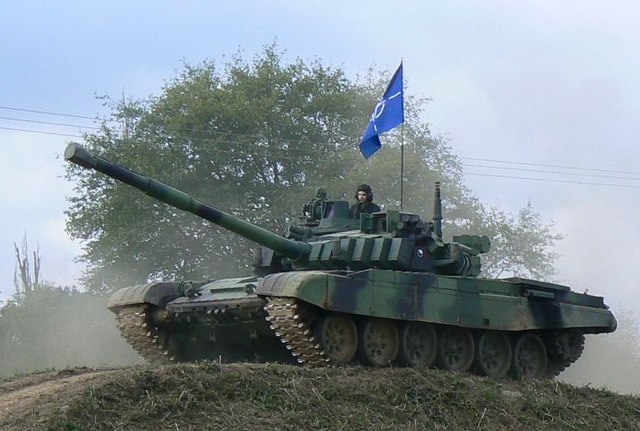 Bộ Quốc phòng Czech vừa công bố đoạn video cho thấy chiếc xe tăng T-72 chủ lực của nước này từ thời Liên Xô đã được nâng cấp thành T-72M4 với những công nghệ của phương Tây. Hiện Czech hiện có khoảng 30 chiếc T-72M4 trong biên chế.