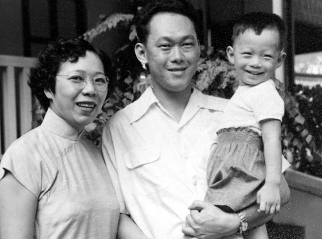 Vợ chồng ông Lý Quang Diệu và người con trai cả Lý Hiển Long