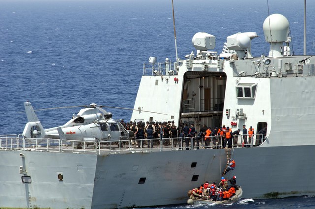 Hải quân Trung Quốc diễn tập chống cướp biển ở vịnh Aden cùng Hải quân Mỹ.
