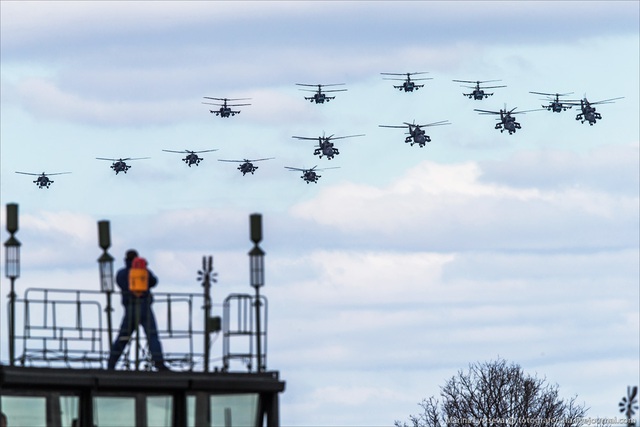 Đội hình trực thăng tấn công gồm Mi-35M, Ka-52 và Mi-28N.