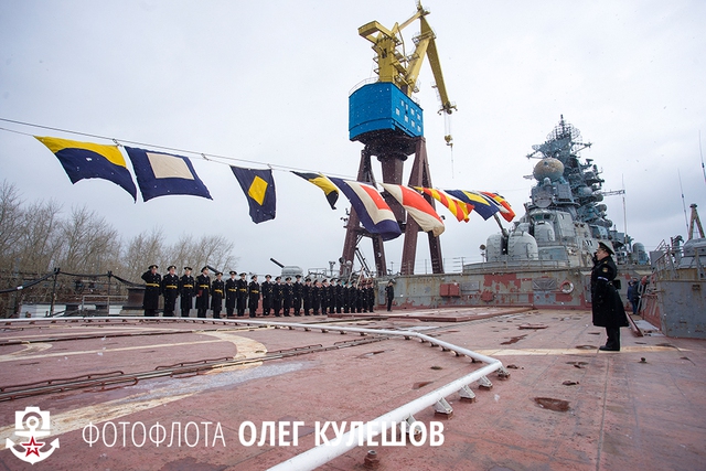 Tàu Admiral Ushakov được khởi đóng vào năm 1973 tại nhà máy đóng tàu hải quân Baltiysky, hạ thủy vào ngày 27-12-1977.