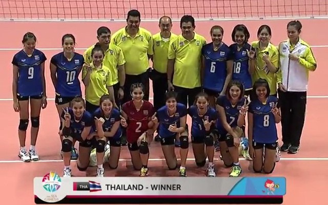 Thái Lan ăn mừng chức vô địch.