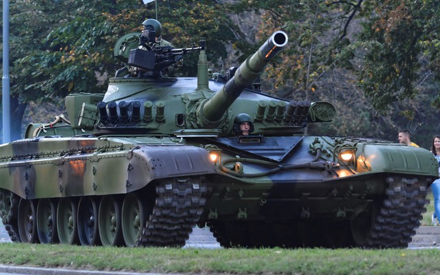Xe tăng chiến đấu chủ lực M-84AK của quân đội Serbia.