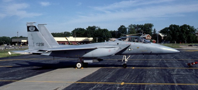 F-15B-4 thử nghiệm với thùng dầu hòa nhập khí động