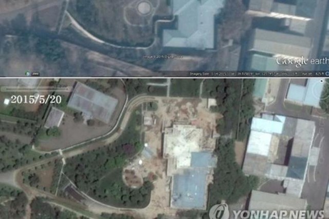 Hai ảnh vệ tinh - một ảnh vào ngày 14/1 và một ảnh khác ngày 20/5 cho thấy rõ sự thay đổi của khu vực mái và vườn.