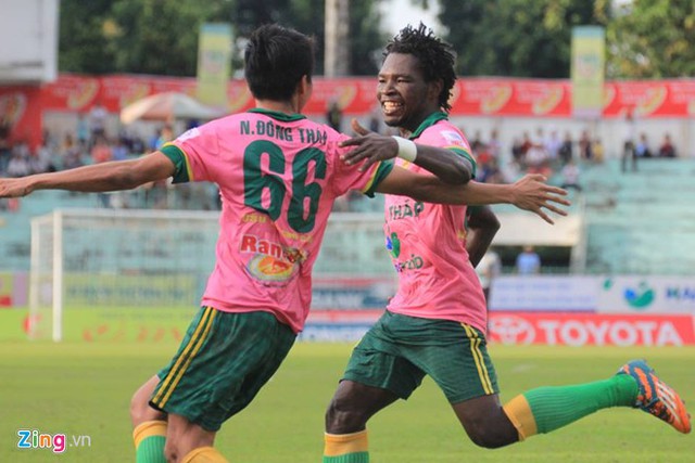 Nguyễn Đồng Tháp ghi bàn thắng duy nhất cho chủ nhà (Ảnh: Zing.vn).