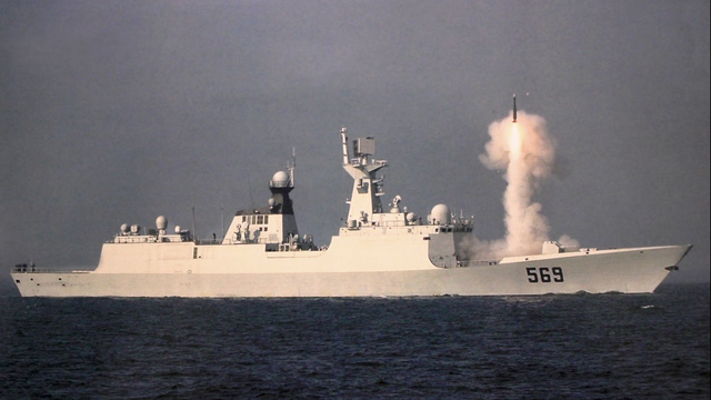 Hệ thống phòng không HHQ-16 lắp trên khinh hạm Type 054A đang phóng tên lửa