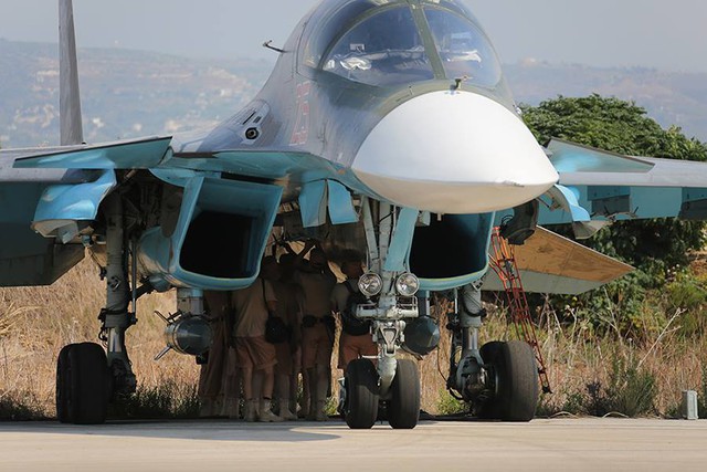 
Máy bay ném bom chiến thuật Su-34 tại Syria.
