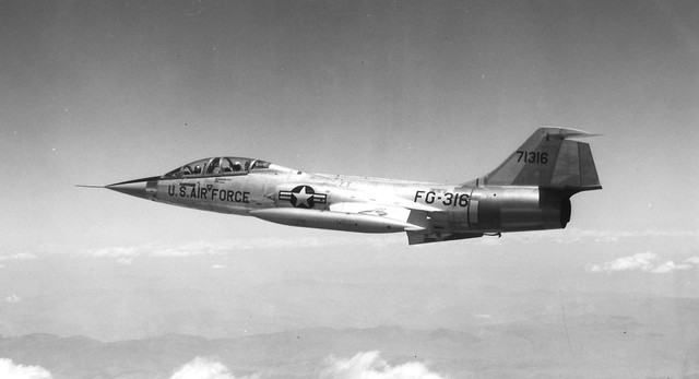 Máy bay tiêm kích đánh chặn F-104D Starfighter