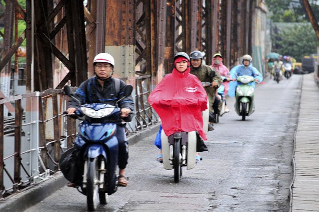 
Ngày 10.10, Hà Nội đón không khí lạnh, nhiệt độ giảm xuống khoảng 23 độ C, kèm theo mưa
