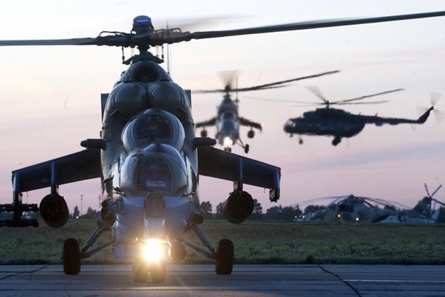 
Theo Itar-Tass, ngày 28/10 hàng năm được xem là ngày hàng không của Lục quân Nga, khi vào ngày này năm 1948 - đơn vị trực thăng đầu tiên của Nga được thành lập tại Moscow.

Trong lịch sử phát triển gần 70 năm của mình các dòng trực thăng quân sự Nga luôn đứng đầu trong bảng xếp hạng những dòng trực thăng tốt nhất. Trong ảnh là một chiếc trực thăng tấn công Mi-24 của Không quân Nga.
