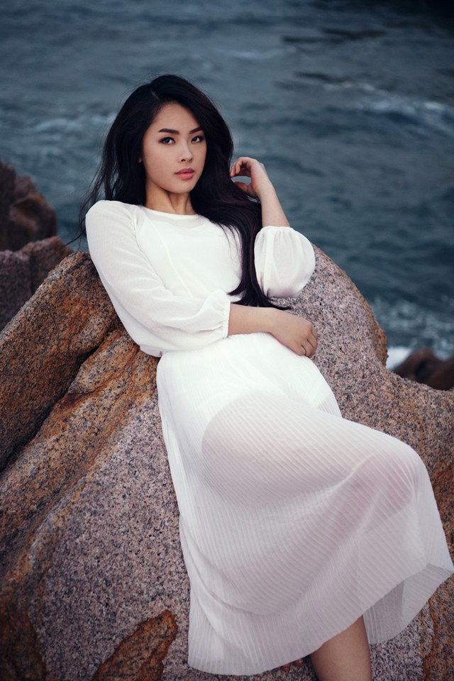 
Với gương mặt ưa nhìn và nụ cười tỏa nắng, Khánh Tiên được khán giả bình chọn là hot girl của cuộc thi Việt Nam Idol 2015.
