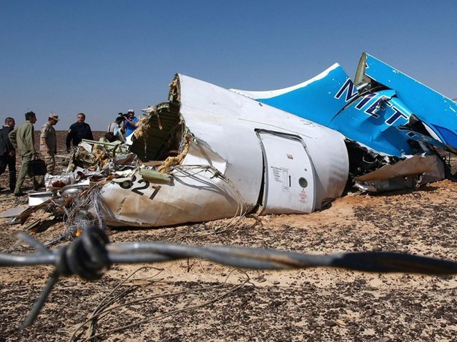 
Một mảnh vỡ của chiếc máy bay Nga ở Ai Cập.
