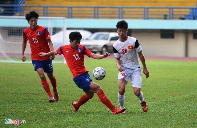 
U19 Hàn Quốc chơi không quá nhiệt khi đấu giao hữu với U21 Việt Nam (Ảnh: Zing.vn).
