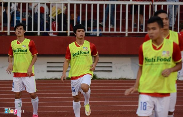 
U21 HAGL và U19 Hàn Quốc khởi động (Ảnh: Zing.vn).
