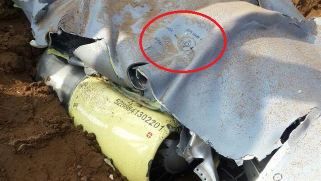 
Các dòng chữ tiếng Nga trên xác được cho là của một máy bay không người lái Iran.

