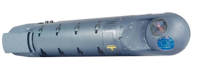 
Pod chỉ thị mục tiêu bằng laser Litening của Rafael sản xuất dưới sự chuyển giao công nghệ của Northrop Gruman.

